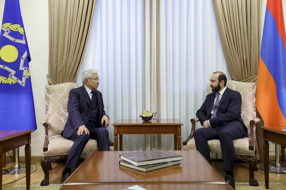 В Ереване состоялась встреча Генерального секретаря ОДКБ Имангали Тасмагамбетова с Министром иностранных дел Армении Араратом Мирзояном