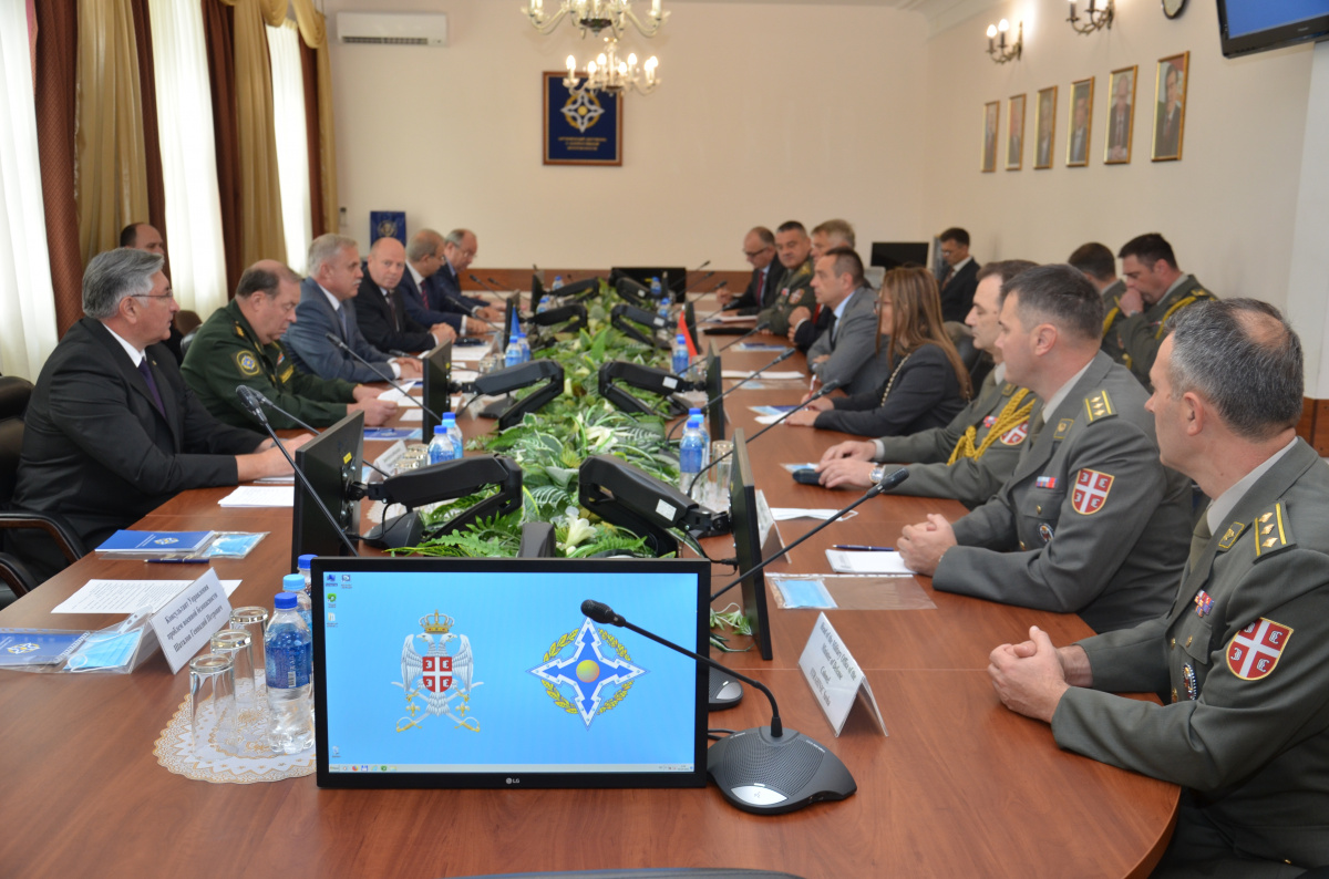 Генеральный секретарь ОДКБ Станислав Зась обсудил сотрудничество в военно-политической сфере с Министром обороны Республики Сербия Александром Вулиным