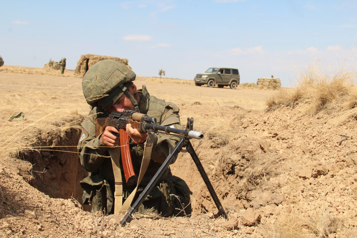 На втором этапе учения "Эшелон-2020" отрабатывают обеспечение войск в ходе совместной операции по локализации приграничного вооруженного конфликта