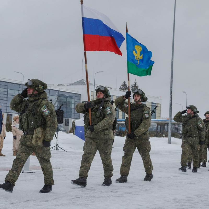 В Подмосковье состоялась церемония встречи российских десантников из состава миротворческого контингента ОДКБ, выполнявшего задачи в Республике Казахстан