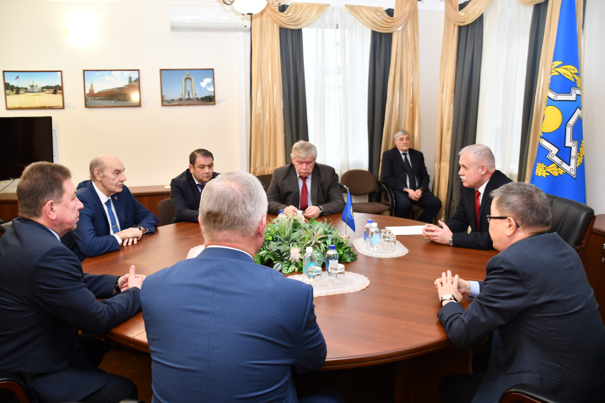 Генеральный секретарь ОДКБ провел встречу с Председателем Координационной службы Совета командующих Пограничными войсками
