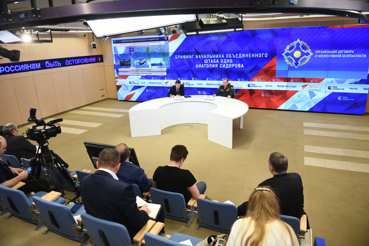 30 января в МИА "Россия - Сегодня" состоялся брифинг начальника Объединенного штаба ОДКБ генерал - полковника Анатолия Сидорова