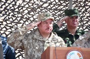 Министр обороны Республики Таджикистан генерал-полковник Шерали Мирзо во время церемонии закрытия учений