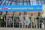 На митинге после завершения активной фазы учения, в центре - Генеральный секретарь ОДКБ Николай Бордюжа (справа от микрофона) и Министр оборны РК Серик Ахметов (слева от микрофона)