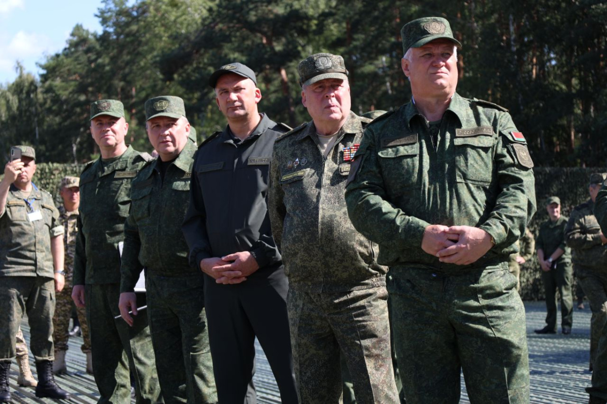 «Эшелон-2023»: военные летчики отработали посадку на автомагистраль «Эшелон-2023»: военные летчики отработали посадку на автомагистраль