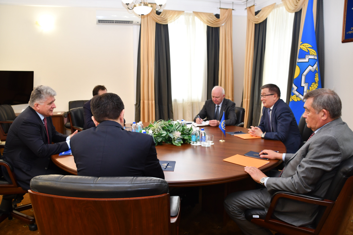 Заместитель Генерального секретаря ОДКБ Самат Ордабаев встретился с Помощником Генерального секретаря ООН по делам Европы, Центральной Азии и Америки Мирославом Йенчей