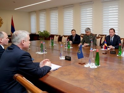 В Ереване состоялась встреча Генерального секретаря ОДКБ Станислава Зася и Министра обороны Армении Давида Тонояна В Ереване состоялась встреча Генерального секретаря ОДКБ Станислава Зася и Министра обороны Армении Давида Тонояна