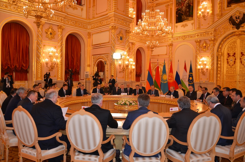 Главы государств - членов ОДКБ на сессии Совета коллективной безопасности 21 декабря 2015 года в Москве обсудили основные проблемы международной безопасности и приняли Заявление о противодействии международному терроризму
