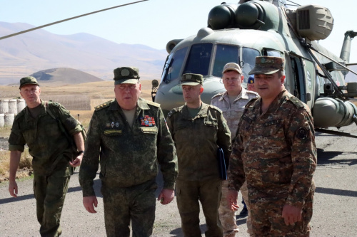 Передовая группа Миссии ОДКБ посетила несколько участков на границе Армении и Азербайджана Передовая группа Миссии ОДКБ посетила несколько участков на границе Армении и Азербайджана