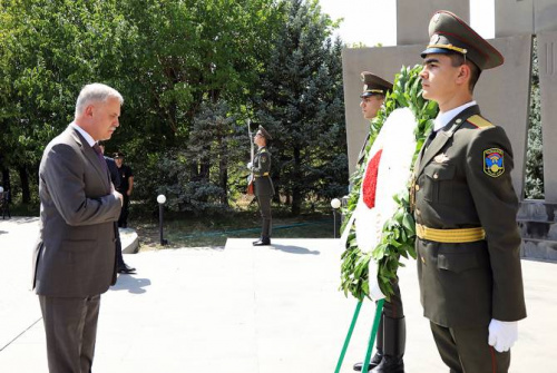 В Ереване состоялась встреча Генерального секретаря ОДКБ Станислава Зася с Премьер-Министром Республики Армения Николом Пашиняном В Ереване состоялась встреча Генерального секретаря ОДКБ Станислава Зася с Премьер-Министром Республики Армения Николом Пашиняном