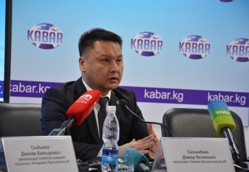 Секретарь Совета безопасности Кыргызской Респубики Дамир Сагынбаев: Проведением саммита ОДКБ Кыргызстан заканчивает период своего председательства в Организации Секретарь Совета безопасности Кыргызской Респубики Дамир Сагынбаев: Проведением саммита ОДКБ Кыргызстан заканчивает период своего председательства в Организации