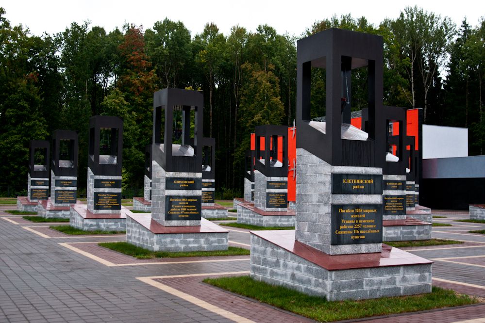 Мемориальный комплекс Хацунь в Брянской обл. - 28 стел.jpg