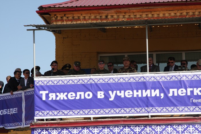 Руководство наблюдает за учениями ГРОМ-2013.JPG