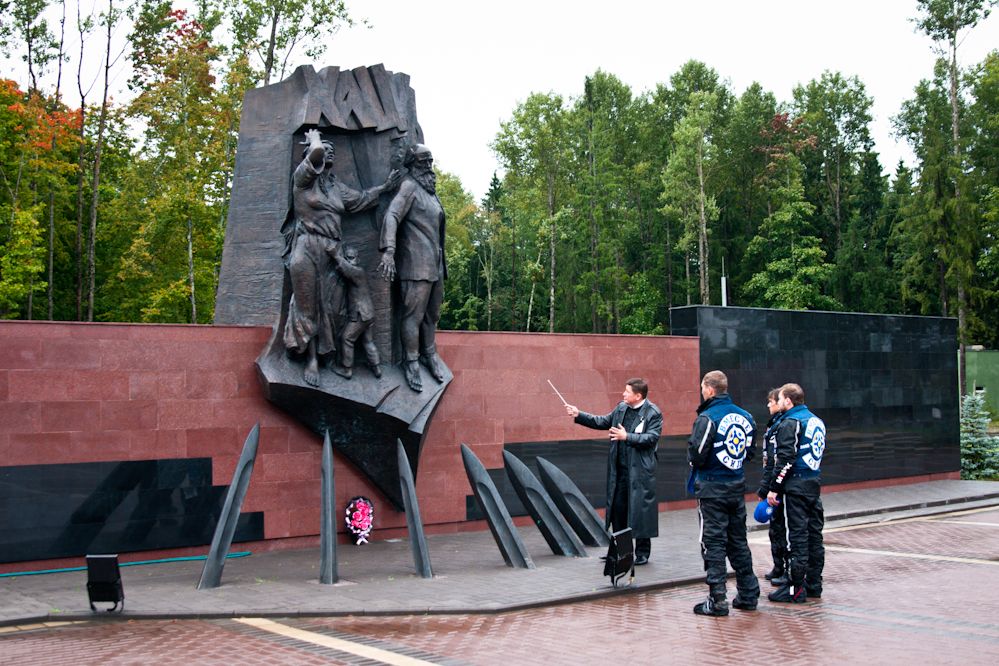 В Мемориальном комплексе Хацунь в Брянской обл-гл.jpg