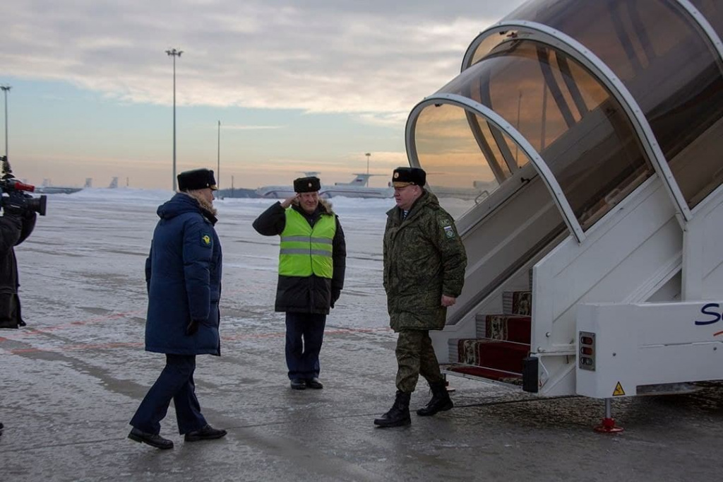 Завершение мисии ОДКБ, Командующий КМС А.Сердюков, 19.01.2022.jpg